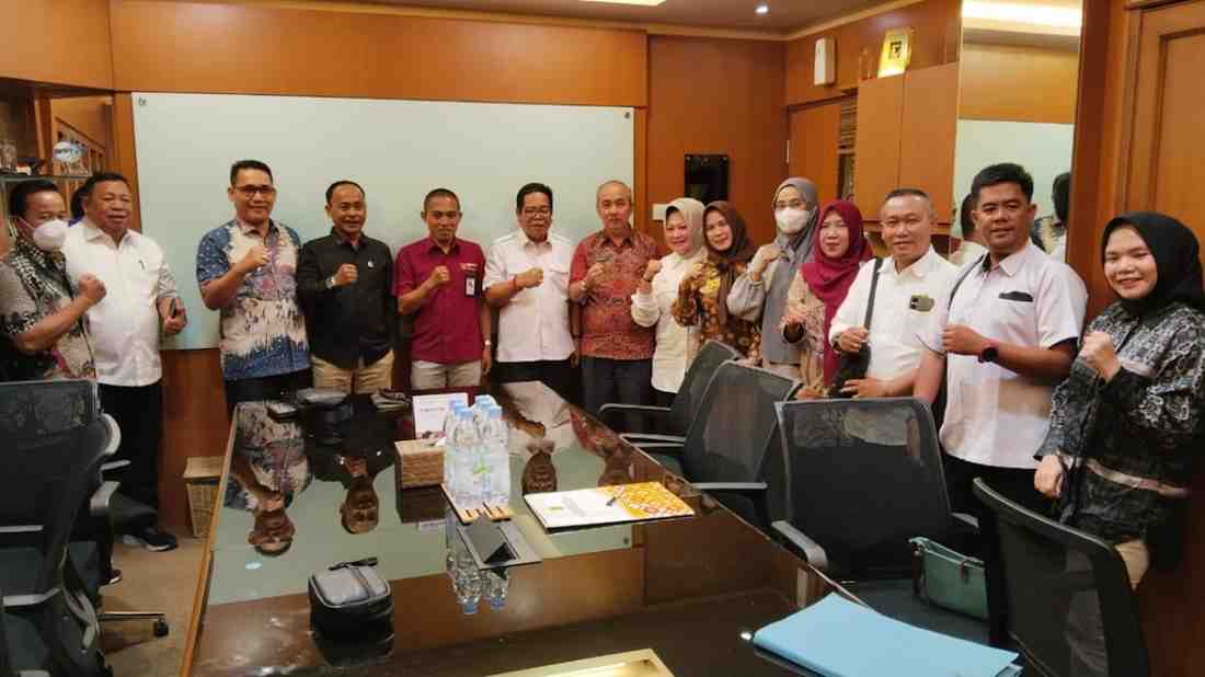 Para anggota DPRD dan Pemkab Muba saat mendatangi kantor Kementerian PAN-RB di Jakarta, Rabu (3/7/2024). Foto: Kominfo Muba.
