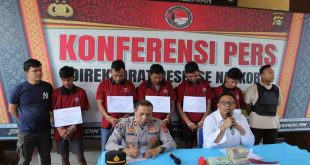 Wadir Ditres Narkoba Polda Sumsel, AKBP Harissandi SIK saat merilis kasus penangkapan kurir sabu asal Aceh, Kamis (25/7/2024). Foto: Sumselheadline/Ela.