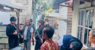 Tim gabungan Polda dan Polrestabes Palembang mengerebek kawasan 36 Ilir yang diduga menjadi pusat peredaran narkoba, Rabu (24/7/2024). Foto: Dok Polda Sumsel.