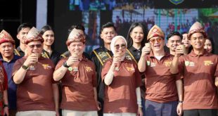 Penjabat Gubernur Sumsel, Elen Setiadi bersama sejumlah pejabat Sumsel lainnya, menghadiri lanching ngopi bareng di plaza Benteng Kuto Besak (BKB) Palembang, Sabtu (13/7/2024). Foto: Humas Pemprov Sumsel.