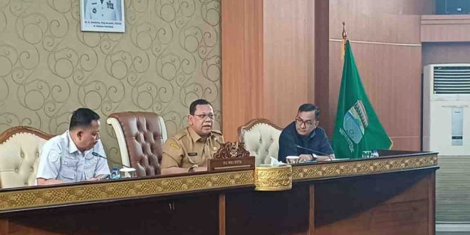 Pj Walikota Palembang, Ucok A Damenta menerima perwakilan pedagang Pasar 16 Ilir, Senin (22/7/2024). Foto: Sumselheadline/Pitria.