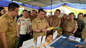 Penjabat Walikota Palembang, Ucok Abdulrauf Damenta, usai meninjau Pasar Murah di Kecamatan Sukarame, Selasa (2/7/2024). Foto: Sumselheadline/Pitria.