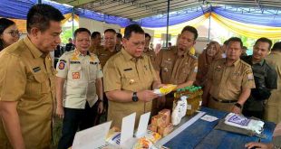 Penjabat Walikota Palembang, Ucok Abdulrauf Damenta, usai meninjau Pasar Murah di Kecamatan Sukarame, Selasa (2/7/2024). Foto: Sumselheadline/Pitria.