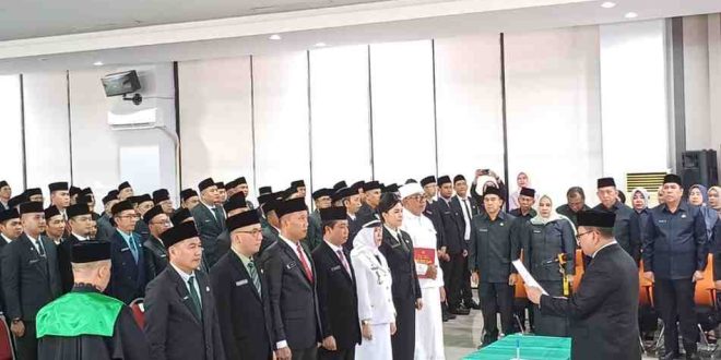 Sejumlah pejabat Pemkot Palembang dilantik Pj Walikota A Damenta, Jumat (26/7/2024). Foto: Kominfo Palembang.