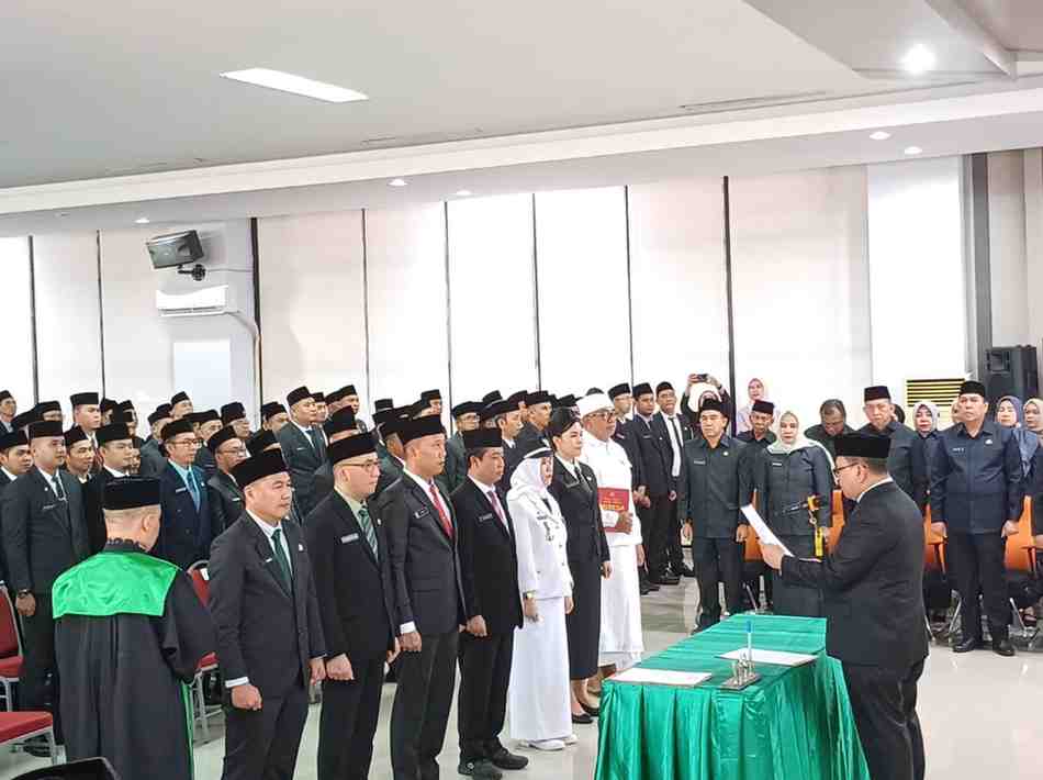 Sejumlah pejabat Pemkot Palembang dilantik Pj Walikota A Damenta, Jumat (26/7/2024). Foto: Kominfo Palembang.