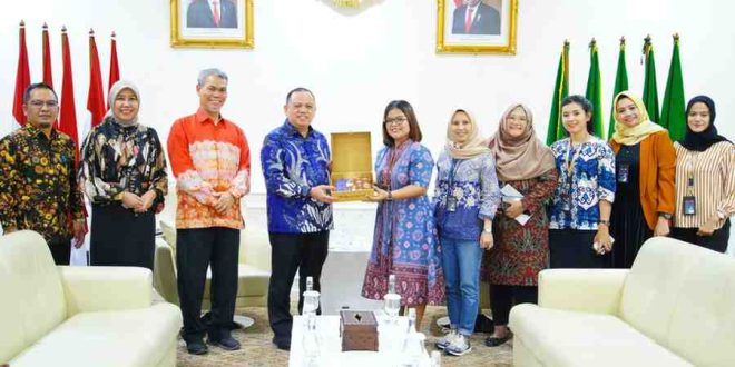 Pj Bupati Muba H Sandi Fahlepi menerima audensi jajaran PT Permodalan Nasional Madani (PNM) Cabang Palembang di ruang audiensi Bupati Muba, Kamis (25/7/2024). Foto: Kominfo Muba.