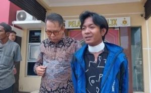 Fikri melaporkan provider internet ke Polrestabes Palembang, Rabu (31/7/2024). Foto: Sumselheadline/Ela.