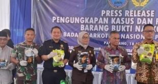 Kepala BNNP Sumsel, Brigjen Pol Tri Julianto Djatiutomo saat press release, Kamis (18/7/2024). Foto: Sumselheadline/Ela.