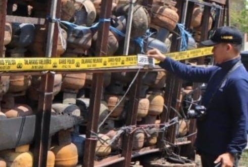 Truk bermuatan tabung gas elpiji diperiksa penyidik Polda Sumsel. Foto: Sumselheadline/Ela.