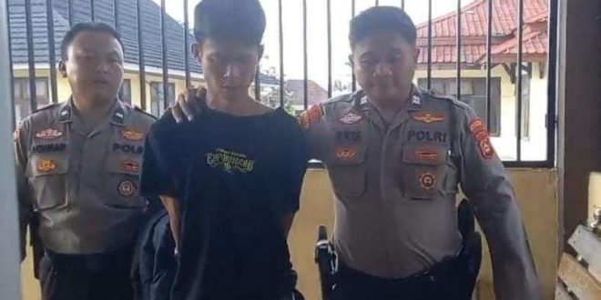 Deni Setiawan (23) dibekuk karena mencur hp di Pasar 16 Ilir Palembang, Rabu (17/7/2024). Foto: Sumselheadline/Ela.