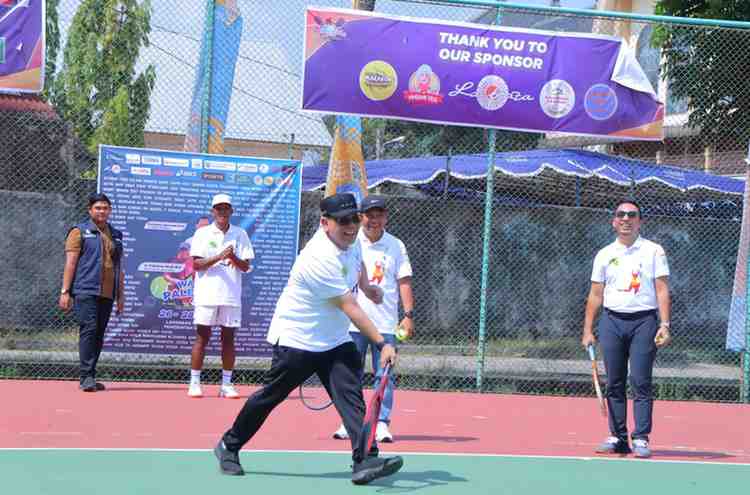 Pj Walikota Palembang, A Damenta membuka Walikota Palembang Open Tennis Tournament 2024, Jumat (26/7/2024). Foto: Kominfo Palembang.