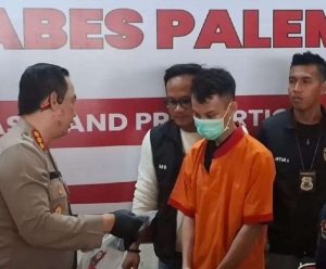 Salah satu tersangka pembunuhan berencana sesama nara pidana merah mata, Palembang. Foto: Sumselheadline/Ela.