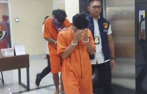 Dua sopir mobil penyelun dup benih lobster ditangkap tim Polda Sumsel, Rabu (24/7/2024). Foto: Sumselheadline/Ela.