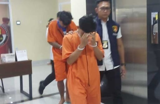 Dua sopir mobil penyelun dup benih lobster ditangkap tim Polda Sumsel, Rabu (24/7/2024). Foto: Sumselheadline/Ela.