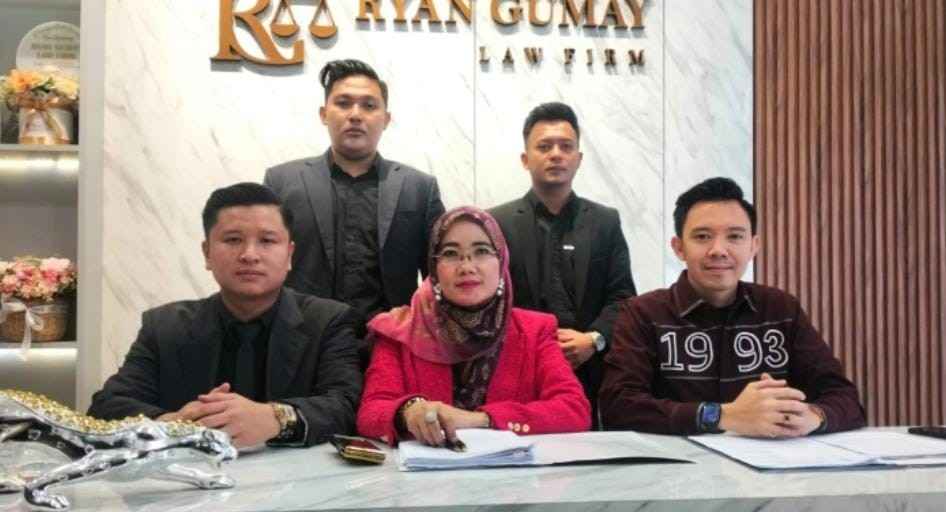 Dr Connie didampingi tim kuasa hukumnya, Jumat (5/7/2024). Foto: Sumselheadline/Ela.