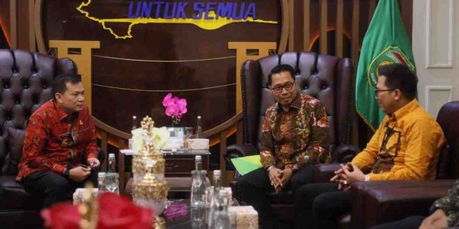 Pj Gubernur Sumsel, Eelen Setiadi menerima Kepala Kantor Wilayah (Kakanwil)  BP Jamsostek Sumbagsel, Muhyidin dan  jajaran di Kantor Gubernur Sumsel, Kamis (1/8/2024). Foto: Humas Pemprov Sumsel.