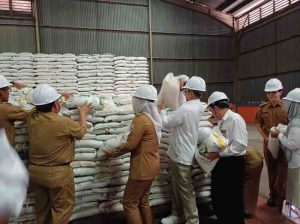 Peninjauan stok beras di gudang Bulog Sumsel. Foto: Dok Sumselheadline.