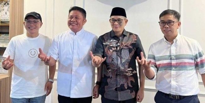 Cagub Sumsel, Herman Deru dan Heri Amalindo bertemu di rumah kediaman pribadi Bupati Pali, Kamis (29/8/2024). Foto: Dok Tim HDCU.