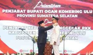 Pj Gubernur Sumsel, Eelen Setiadi melantik M Ikbal menjadi Penjabat Bupati OKU, Minggu (11/8/2024). Foto: Humas Pemprov Sumsel.
