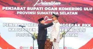 Pj Gubernur Sumsel, Eelen Setiadi melantik M Ikbal menjadi Penjabat Bupati OKU, Minggu (11/8/2024). Foto: Humas Pemprov Sumsel.