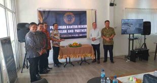 Suasana pembukaan secara resmi Kantor Hukum Nasrullah & Rekan di Jalan MP Mangku Negara No.5, Palembang telpon: 0823-7120-1702, Jumat (16/8/2024). Foto: Dok Kantor Hukum Nasrullah, SH.