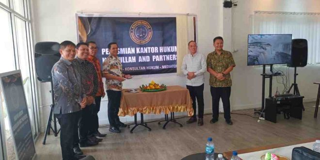 Suasana pembukaan secara resmi Kantor Hukum Nasrullah & Rekan di Jalan MP Mangku Negara No.5, Palembang telpon: 0823-7120-1702, Jumat (16/8/2024). Foto: Dok Kantor Hukum Nasrullah, SH.