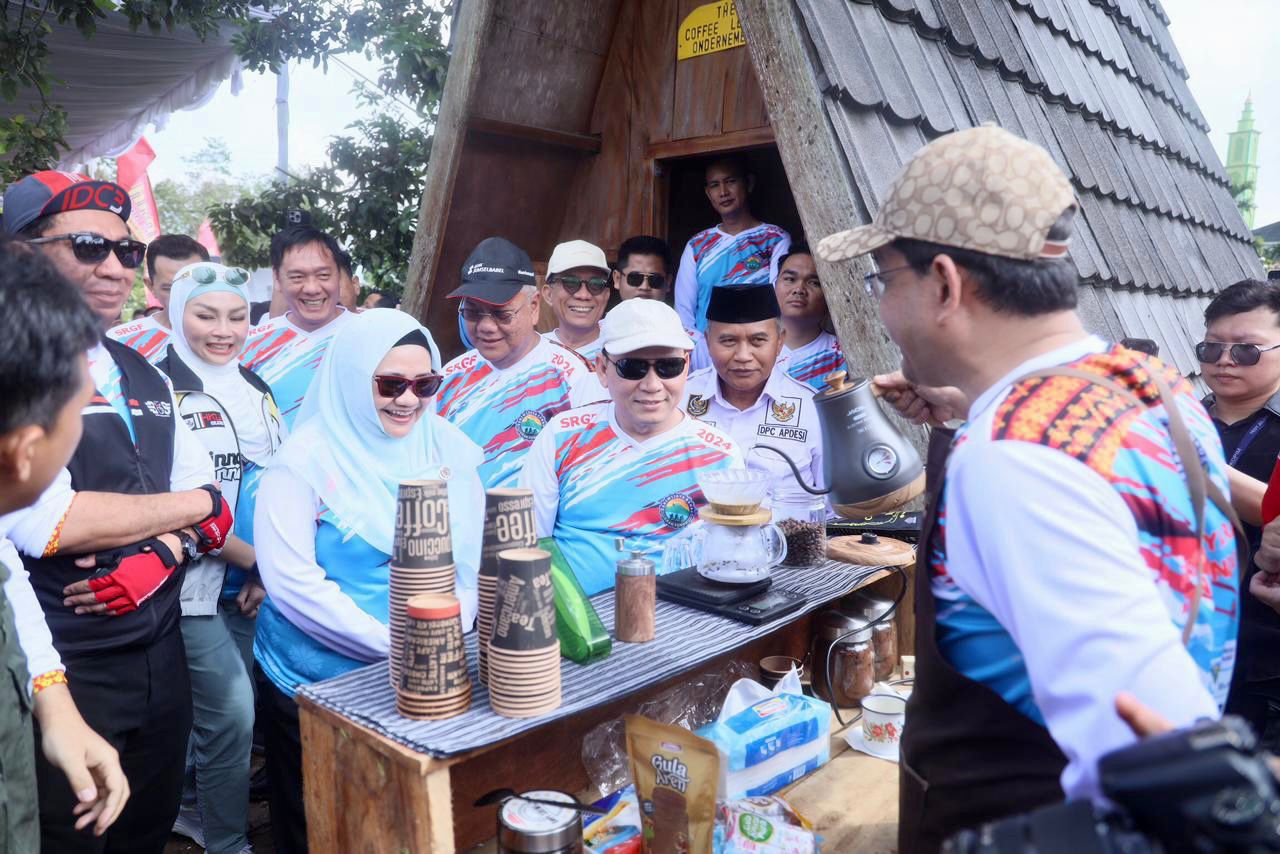 PJ Gubernur Sumsel, Elen Setiadi Closing Ceremony Sriwijaya Ranau Gran Fondo 2024  Danau Ranau, Kabupaten OKUS, Sabtu (10/8/2024). Foto: Humas Pemprov Sumsel.