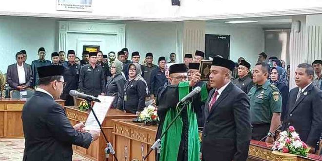 Pj Walikota Palembang, A Damenta melantik Aprizal menjadi Pj Sekda Palembang, Kamis (1/8/2024). Foto: Sumselheadline/Pitria.