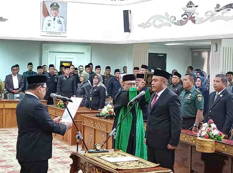 Pj Walikota Palembang, A Damenta melantik Aprizal menjadi Pj Sekda Palembang, Kamis (1/8/2024). Foto: Sumselheadline/Pitria.