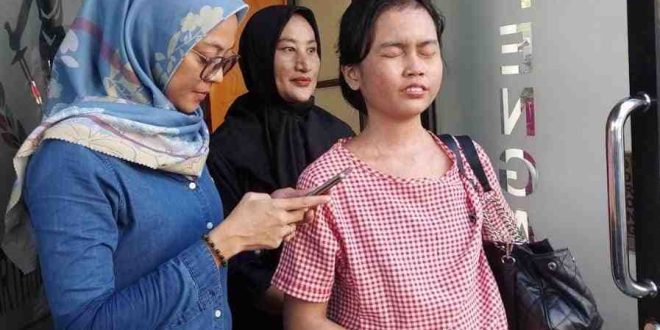 Korban malapraktek yang berstatus pelara SMP minta oknum bidan segera jadi tersangka kasus malapraktek, Rabu (21/8/2024). Foto: Sumselheadline/Ela.