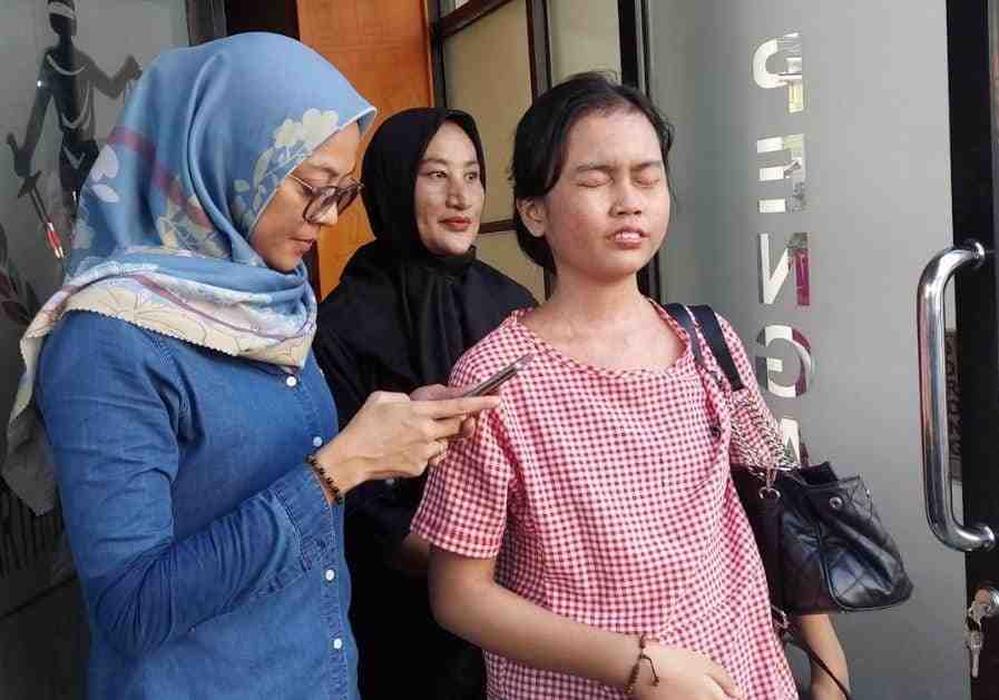Korban malapraktek yang berstatus pelara SMP minta oknum bidan segera jadi tersangka kasus malapraktek, Rabu (21/8/2024). Foto: Sumselheadline/Ela.