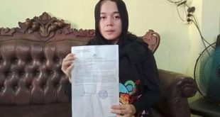 Yora melaporkan babysitter-nya ke Polrestabes Palembang, Jumat (23/8/2024). Foto: Sumselheadline/Ela.