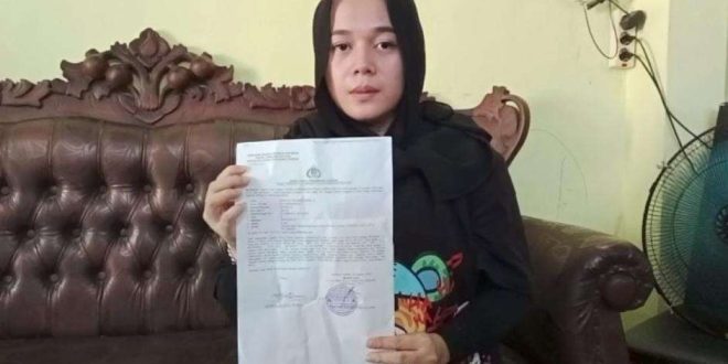 Yora melaporkan babysitter-nya ke Polrestabes Palembang, Jumat (23/8/2024). Foto: Sumselheadline/Ela.