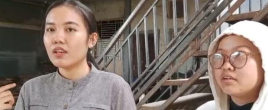 Fera Lisa (24) dan Mila (23), melapor ke SPK Terpadu Polrestabes Palembang karena sepda motor mereka hilang, Sabtu (24/8/2024). Foto: Sumselheadline/Ela.