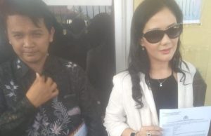 Didampingi kuasa hukumnya, dr Benatha Hardani melapor ke polisi, Sabtu (24/8/2024). Foto: Sumselheadline/Ela.