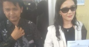 Didampingi kuasa hukumnya, dr Benatha Hardani melapor ke polisi, Sabtu (24/8/2024). Foto: Sumselheadline/Ela.