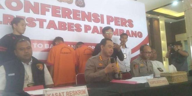 Dua pelaku pembobol ATM di Palembang dibekuk polisi, Selasa (27/8/2024). Foto: Sumselheadline/Ela.