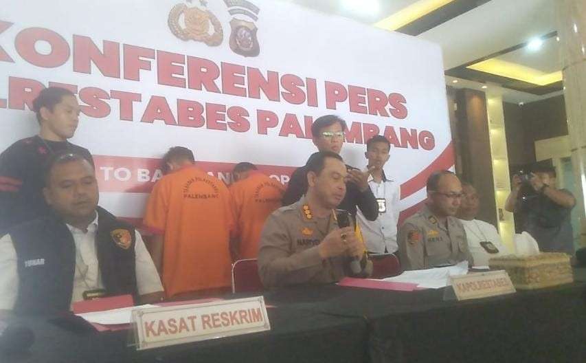 Dua pelaku pembobol ATM di Palembang dibekuk polisi, Selasa (27/8/2024). Foto: Sumselheadline/Ela.