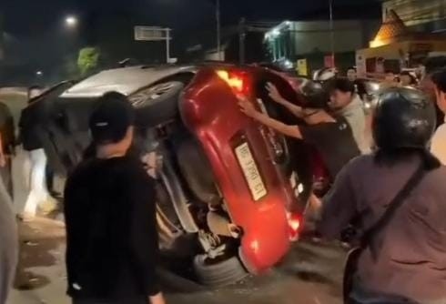 Mobil Brio yang menabrak mobil Kalya di Palembang, Minggu (4/8/2024). Foto: Dok Polisi.