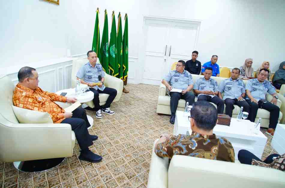 Pj Bupati Muba, Sandi Fahlepi menerima forum Lurah Muba, Kamis (1/8/2024). Foto: Kominfo Muba.