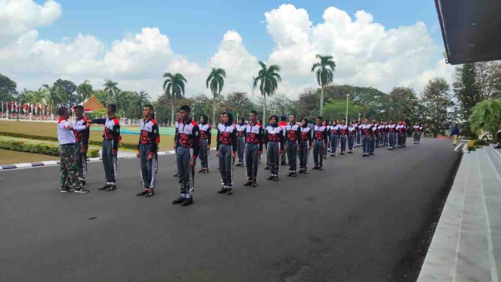 Para anggota Paskibraka Sumsel yang sedang menggelar latihan, Senin (12/8/2024). Foto: Sumselheadline/Pitria.