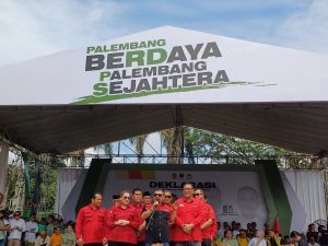 Ketua PDIP Palembang, Yulian Gunhar dan pengurus PDIP, Kamis (29/8/2024). Foto: Sumselheadline/Pitria.