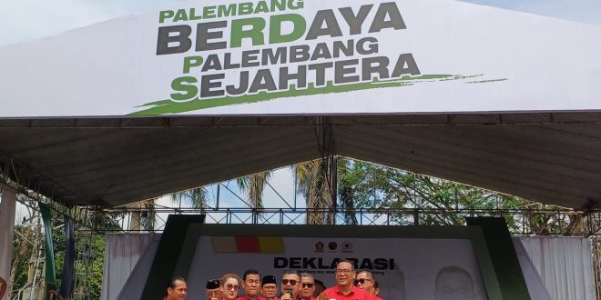 Ketua PDIP Palembang, Yulian Gunhar dan pengurus PDIP, Kamis (29/8/2024). Foto: Sumselheadline/Pitria.