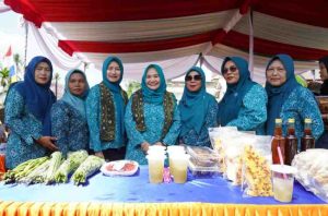 Ketua Tim Penggerak (TP) Pemberdayaan Kesejahteraan Keluarga (PKK) Provinsi Sumatera Selatan (Sumsel) Melza Elen Setiadi melakukan kunjungan kerja ke desa Margo Mulyo, kecamatan Muara Padang, kabupaten Banyuasin, Senin (12/8/2024). Foto: Humas Pemprov Sumsel.