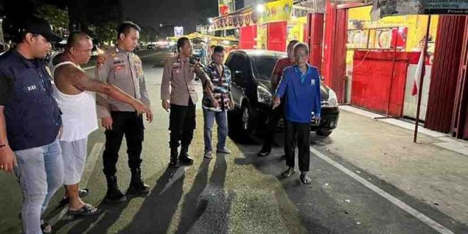 Polisi melakukan olah TKP atas tewasnya Hendriyanto di kawasan Rusun Palembang, Kamis (22/8/2024). Foto: Sumselheadline/Ela.