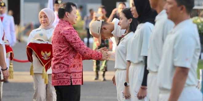 PJ Gubernur Sumsel, Elen Setiadi melepas atlet PON Sumsel yang akan berlaga di PON SUmut-Aceh. Jumat (23/8/2024). Foto: Humas Pemprov Sumsel.