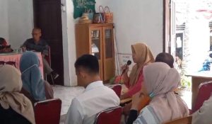 Suasana mediasi antara oknum bidan dan keluarga korban diduga malapraktek, Kamis (8/8/2024). Foto: Dok Keluarga Korban.
