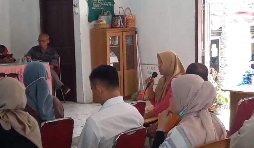 Suasana mediasi antara oknum bidan dan keluarga korban diduga malapraktek, Kamis (8/8/2024). Foto: Dok Keluarga Korban.