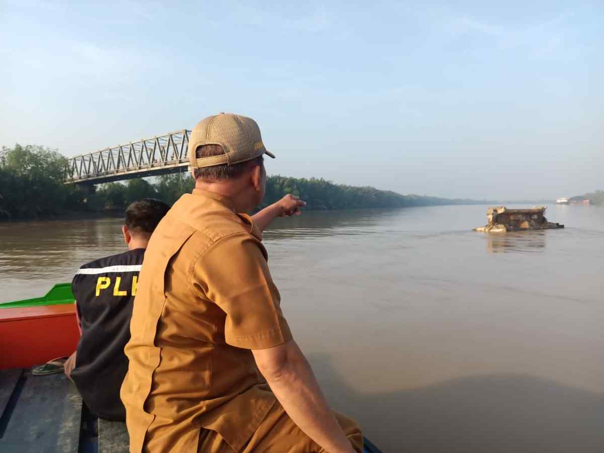 Badan Penanggulangan Bencana Daerah (BPBD) Kabupaten Musi Banyuasin gerak cepat mencarikan lima korban tenggelam akibat terputusnya jembatan penghubung di Desa Suka Jadi P.6 menuju Desa Galih Sari P.11 tersebut ambruk , Senin (12/8/2024) tadi malam. Foto: Kominfo Muba.
