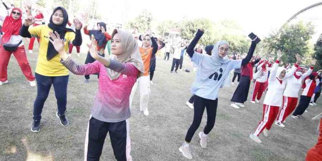 Senam bersama di halaman Pemkab Muba, Jumat (23/8/2024). Foto: Kominfo Muba.